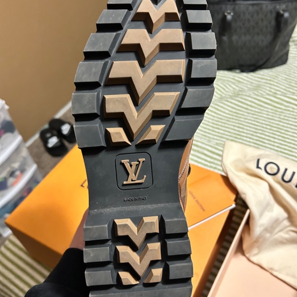 Louis Vuitton main image 4